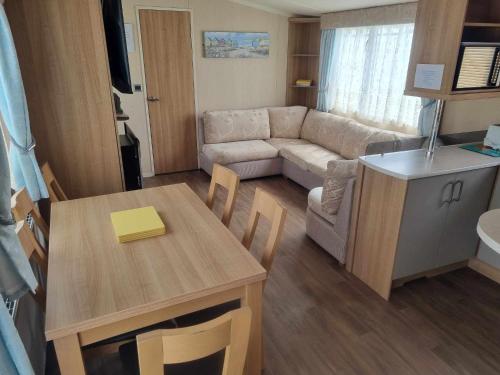 8 BERTH DELUXE CARAVAN PG31 3