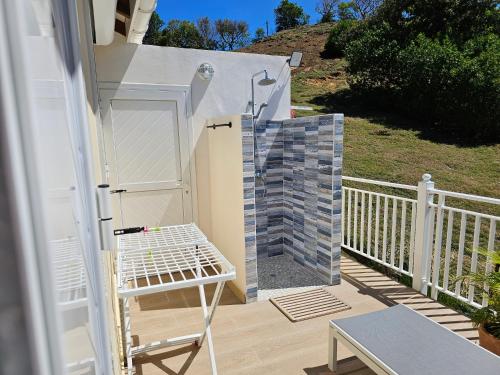 Душ, Villa Célyote - Haut de villa, vue mer, à 150m de la plage Anse Figuier (Villa Celyote - Haut de villa, vue mer, a 150m de la plage Anse Figuier) in Terre-de-Haut