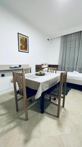 Kollar D Guest House - Prenoćište ROOMS (Kollar D Guest House - Prenociste ROOMS) in กัต