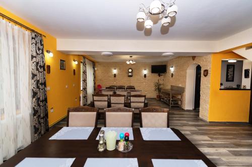 Shared lounge/TV area, Casa Stejarul Lui Andrei in Homorâciu