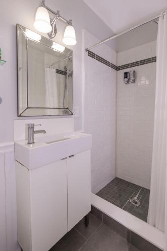 Prince Albert Guest House, Provincetown - 샤워실