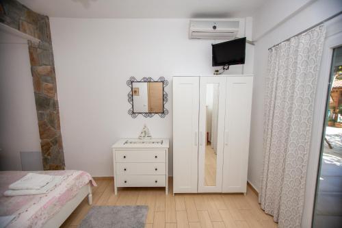 T H E BERLIN Studios and Suites