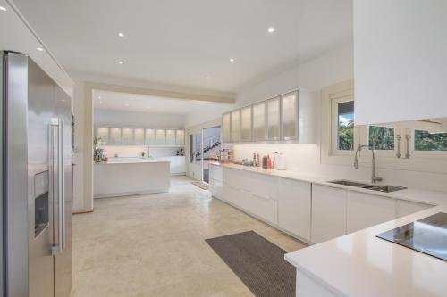 Luxury Ocean-View Villa with Private Pool & Golf Access, Dedicated Staff Luxury Ocean-View Villa with Private Pool & Golf Access, Dedicated Staff