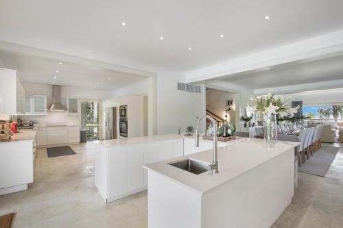 Luxury Ocean-View Villa with Private Pool & Golf Access, Dedicated Staff Luxury Ocean-View Villa with Private Pool & Golf Access, Dedicated Staff