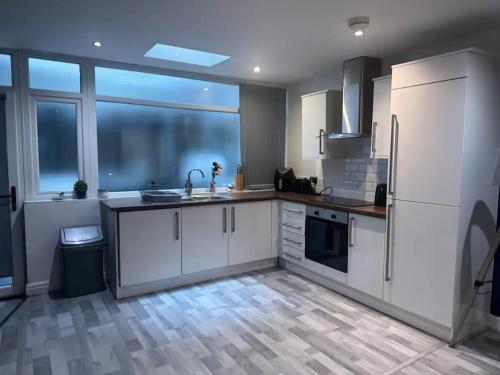 Liverpool city central 2 bedroom apartment, Liverpool (zdjęcie 5)