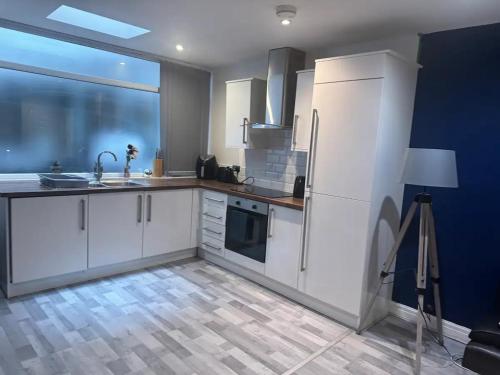 Liverpool city central 2 bedroom apartment, Liverpool (zdjęcie 2)