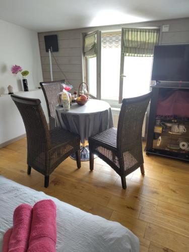 Rosemary Cottage in Saint-Martin-sur-Oreuse