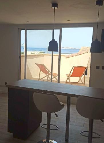 Penthouse 2 pièces avec terrasse vue mer à 150 m de la plage, Marseille (fotografie 7)