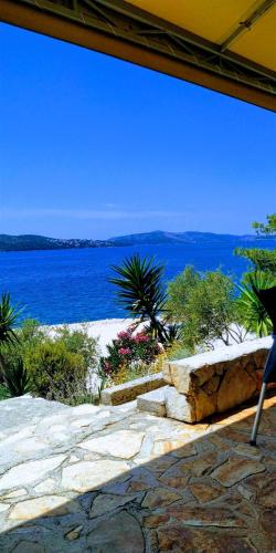 Violeta - Studio apartman - 50 m from the beach in Okrug Gornji