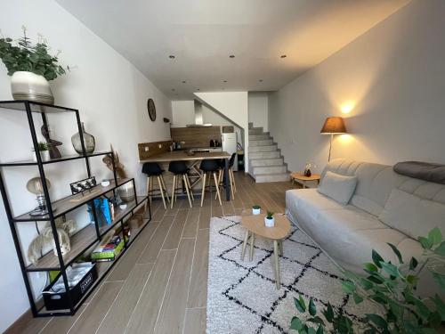 Maison de village rénovée et équipée gîte à louer Saint-Nazaire-le-Désert