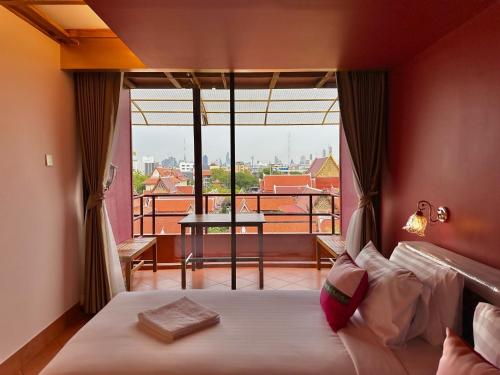 Cha Na Stay at Merry V, Bangkok