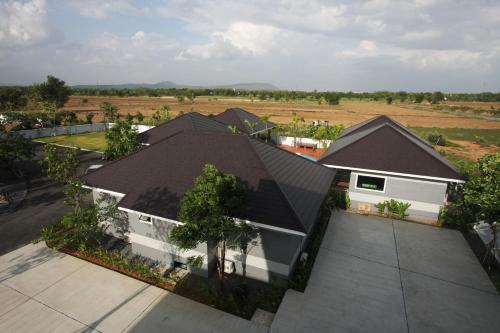 Exterior view, Rongsang Resort near Celadon Kiln Site Study and Conservation Centre (Thuriang Kiln)