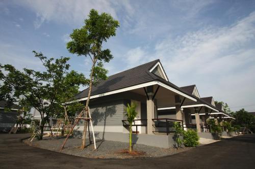 Exterior view, Rongsang Resort near Celadon Kiln Site Study and Conservation Centre (Thuriang Kiln)