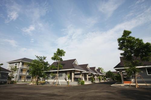 Facilities, Rongsang Resort near Celadon Kiln Site Study and Conservation Centre (Thuriang Kiln)