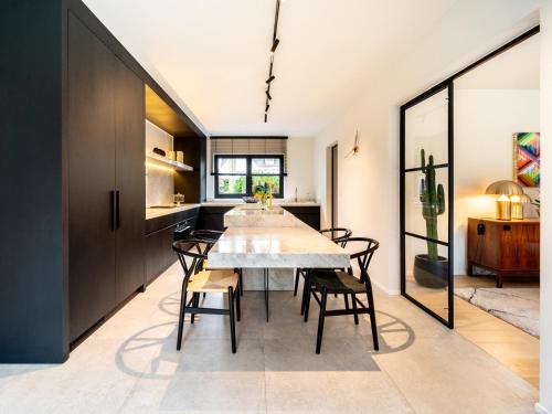 Luxury 455m2 Villa in Waterloo in วอเตอร์ลู