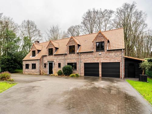 Luxury 455m2 Villa in Waterloo in วอเตอร์ลู