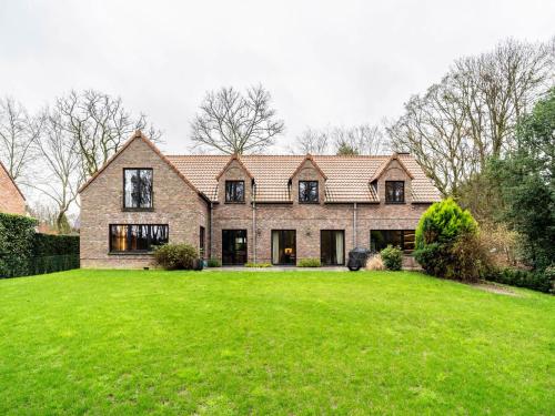 Luxury 455m2 Villa in Waterloo in วอเตอร์ลู