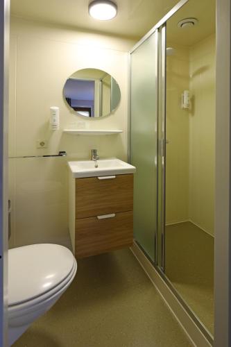 2 twin beds