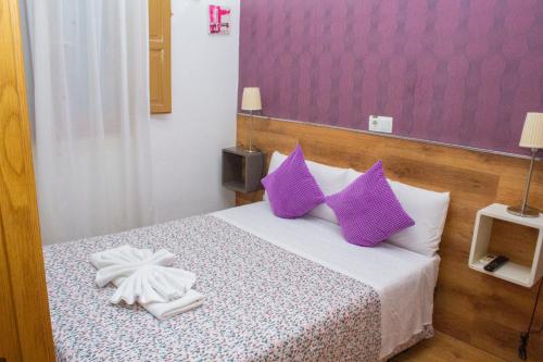 Small Double Room image 4