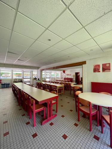 Étterem, La Baleine Blanche - Hostel in Campan