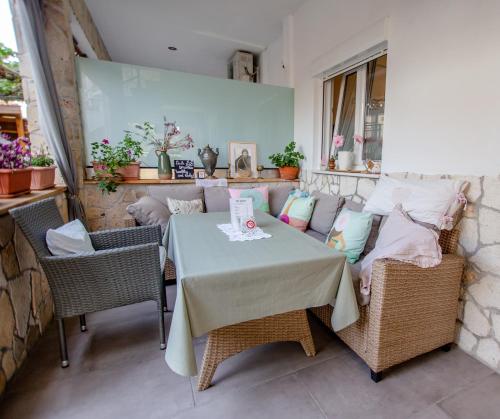 T H E BERLIN Studios and Suites