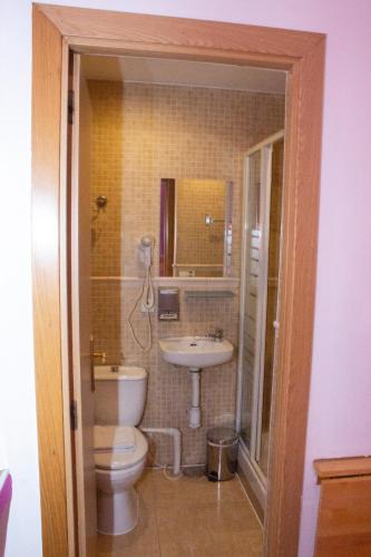 Small Double Room image 2
