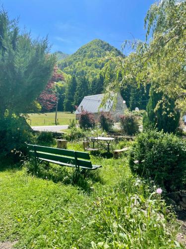 Kert, La Baleine Blanche - Hostel in Campan