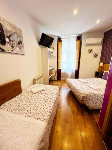 Hostal Abel Victoriano Room Type - Double Room with Extra Bed