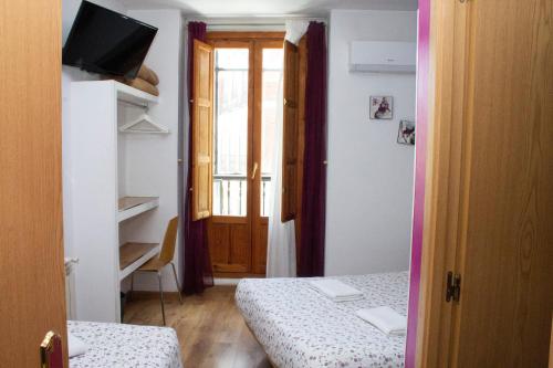 Double Room with Extra Bed image 1