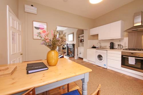 Fifth Quarter Apartment With Free Parking - York