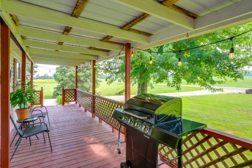 North Fairfield Family Home with Hot Tub and Porch! in Willard, USA