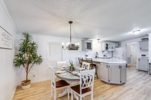 North Fairfield Family Home with Hot Tub and Porch! in Willard, USA