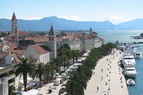 Violeta - Studio apartman - 50 m from the beach in Okrug Gornji