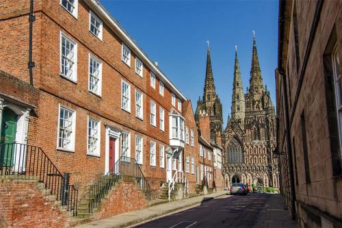 Cosy Lichfield Apartment in ลิชไฟลด์