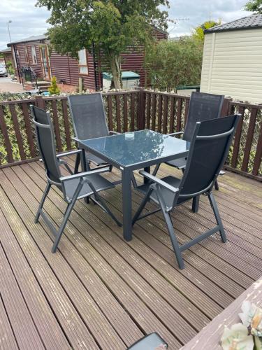 Сад, 7 Rannoch Row, lovely holiday static caravan for dogs & their owners. in Форфар