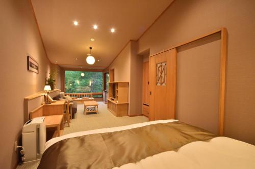 Deluxe Double Room with River View - Non-Smoking