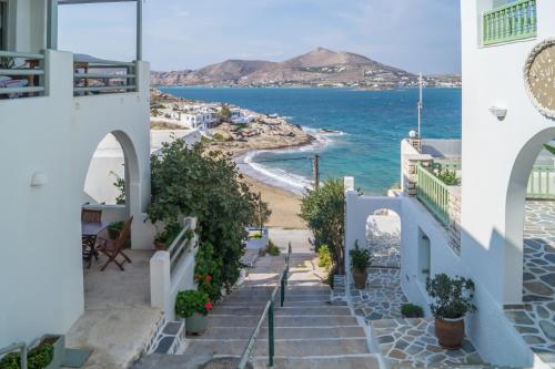 Lorenzo Studios and Suites Paros 3