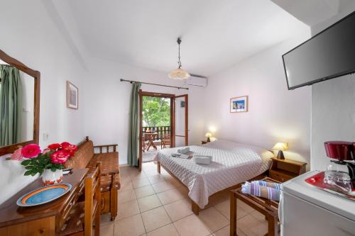 Studio (2 Adults)
