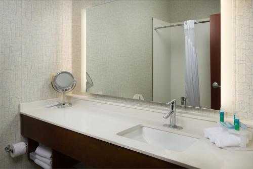 Executive Queen Room - Non-Smoking