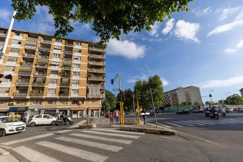 Radio Hotel - image 6