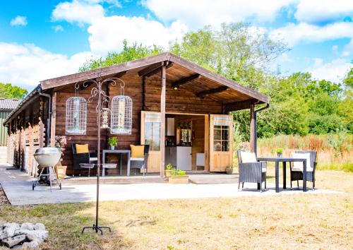 Vista exterior, The Log Cabin Sussex in Uckfield
