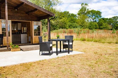 Vista exterior, The Log Cabin Sussex in Uckfield