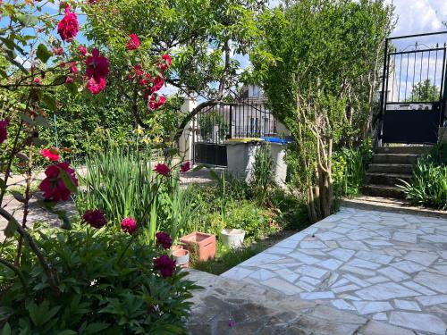 Petite maison proche l'aéroport Charles de Gaules, parc Astérix et Stade de France (Petite maison proche l'aeroport Charles de Gaules, parc Asterix et Stade de France) in Гусенвіль