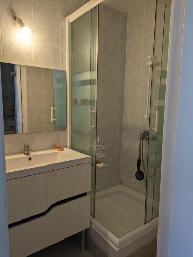 Petite maison proche l'aéroport Charles de Gaules, parc Astérix et Stade de France (Petite maison proche l'aeroport Charles de Gaules, parc Asterix et Stade de France) in Гусенвіль