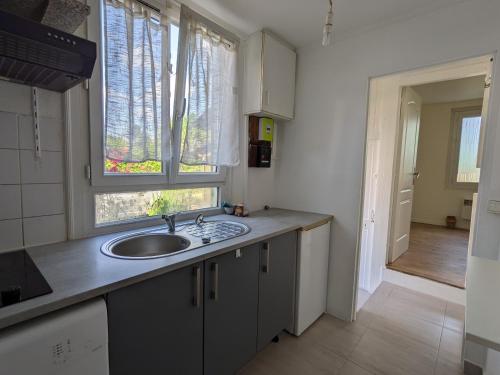 Petite maison proche l'aéroport Charles de Gaules, parc Astérix et Stade de France (Petite maison proche l'aeroport Charles de Gaules, parc Asterix et Stade de France) in Гусенвіль