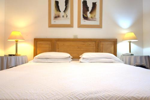 Double or Twin Room image 5