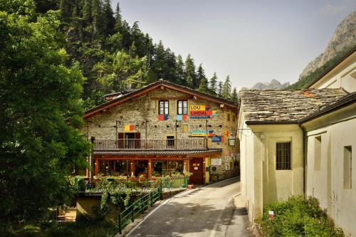 Rifugio Lou Lindal in 卡諾西奧