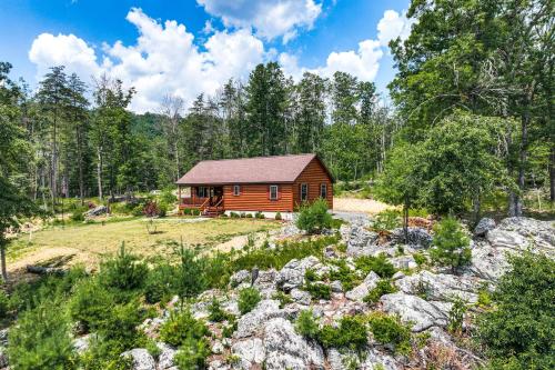 Upscale Cabin with Hot Tub and Deck in Wardensville! in Wardensville, USA