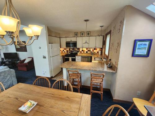 Ski In Ski Out Sunrise West Glade H2 - Direct Trailside, Hot Tub, Pool, Sauna in Killington, USA