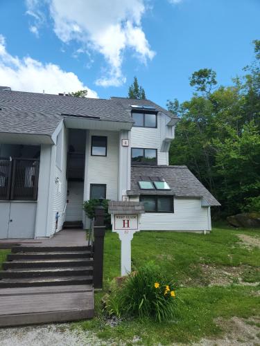 Ski In Ski Out Sunrise West Glade H2 - Direct Trailside, Hot Tub, Pool, Sauna in Killington, USA